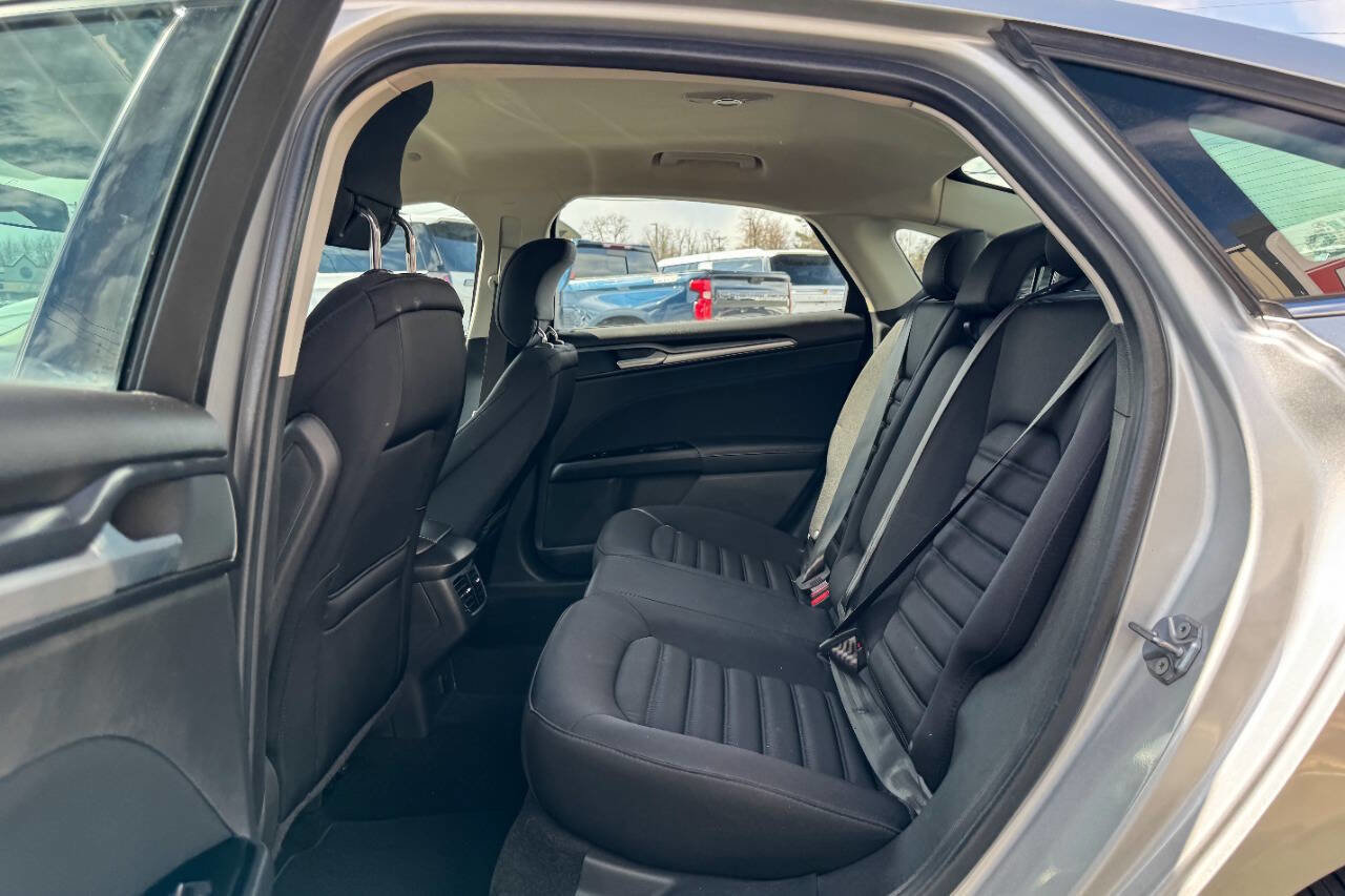 Used 2015 Ford Fusion SE image 20