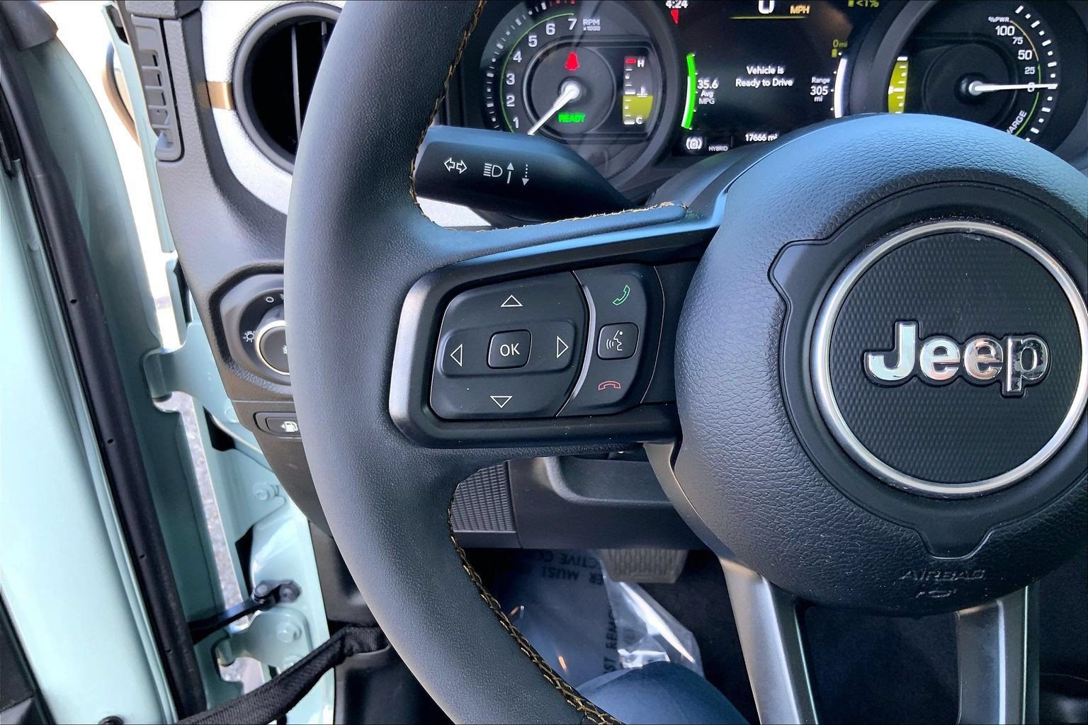 Used 2024 Jeep Wrangler Unlimited w/ Convenience Group AWD/4WD image 23