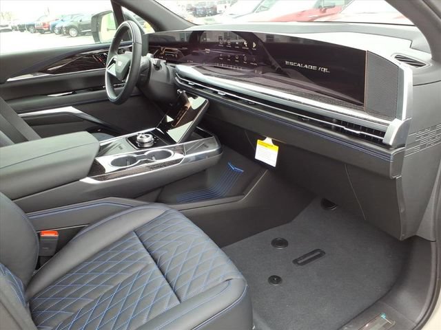 New 2026 Cadillac Escalade IQL Sport 1 w/ LPO, ONYX Package AWD/4WD image 25