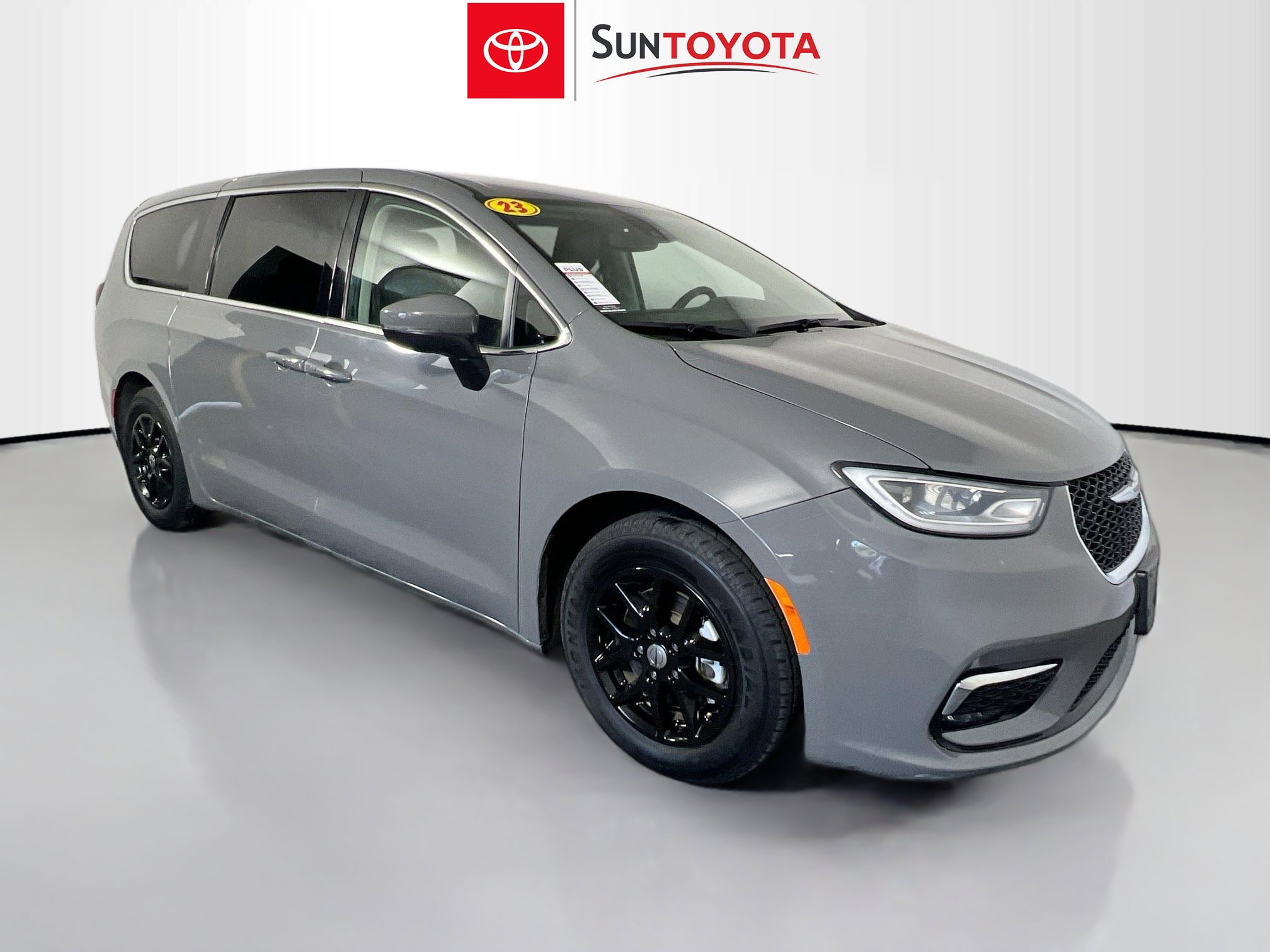 Used 2023 Chrysler Pacifica Touring-L image 1