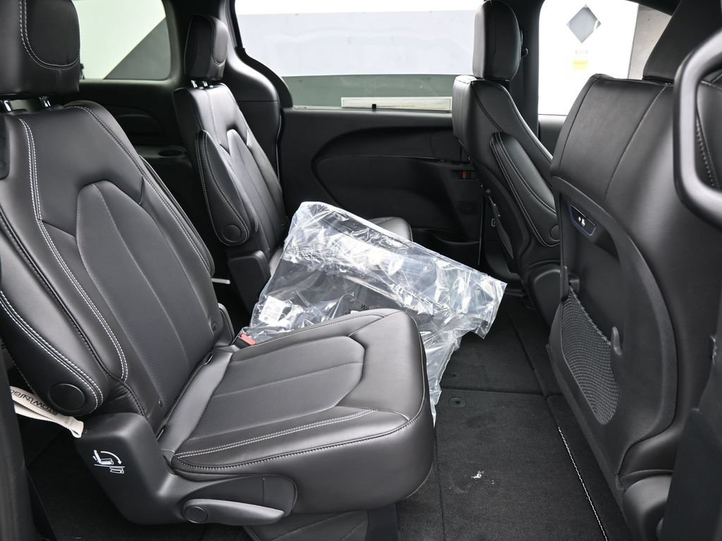 New 2026 Chrysler Pacifica Select w/ S Appearance Package FWD image 38