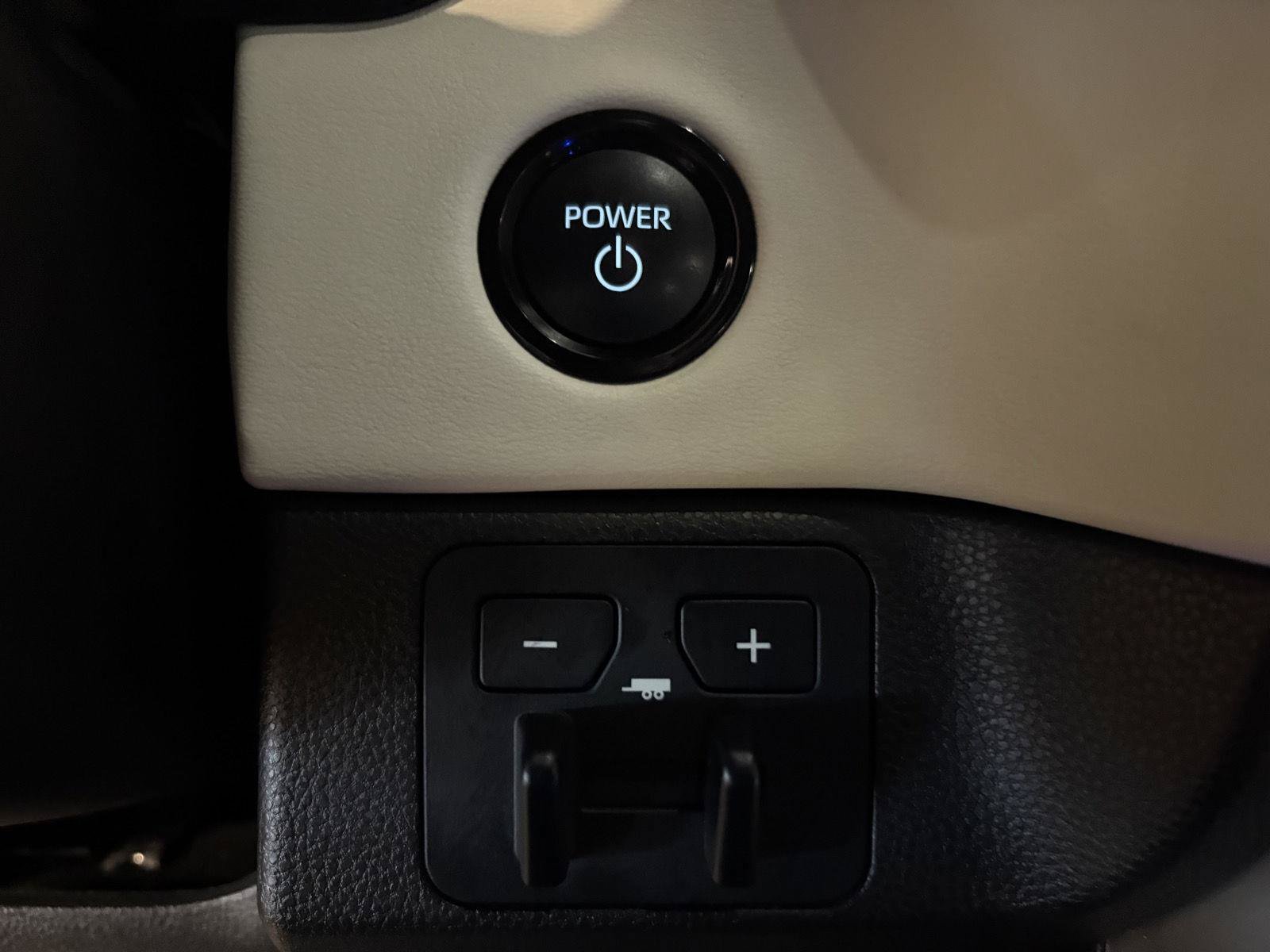 Used 2025 Toyota Sequoia Capstone AWD/4WD image 19