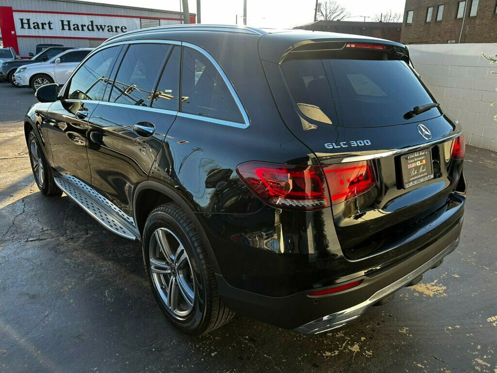 Used 2022 Mercedes-Benz GLC 300 4MATIC image 3