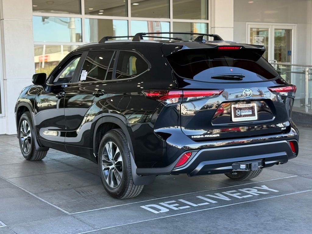 New 2025 Toyota Highlander XLE image 9