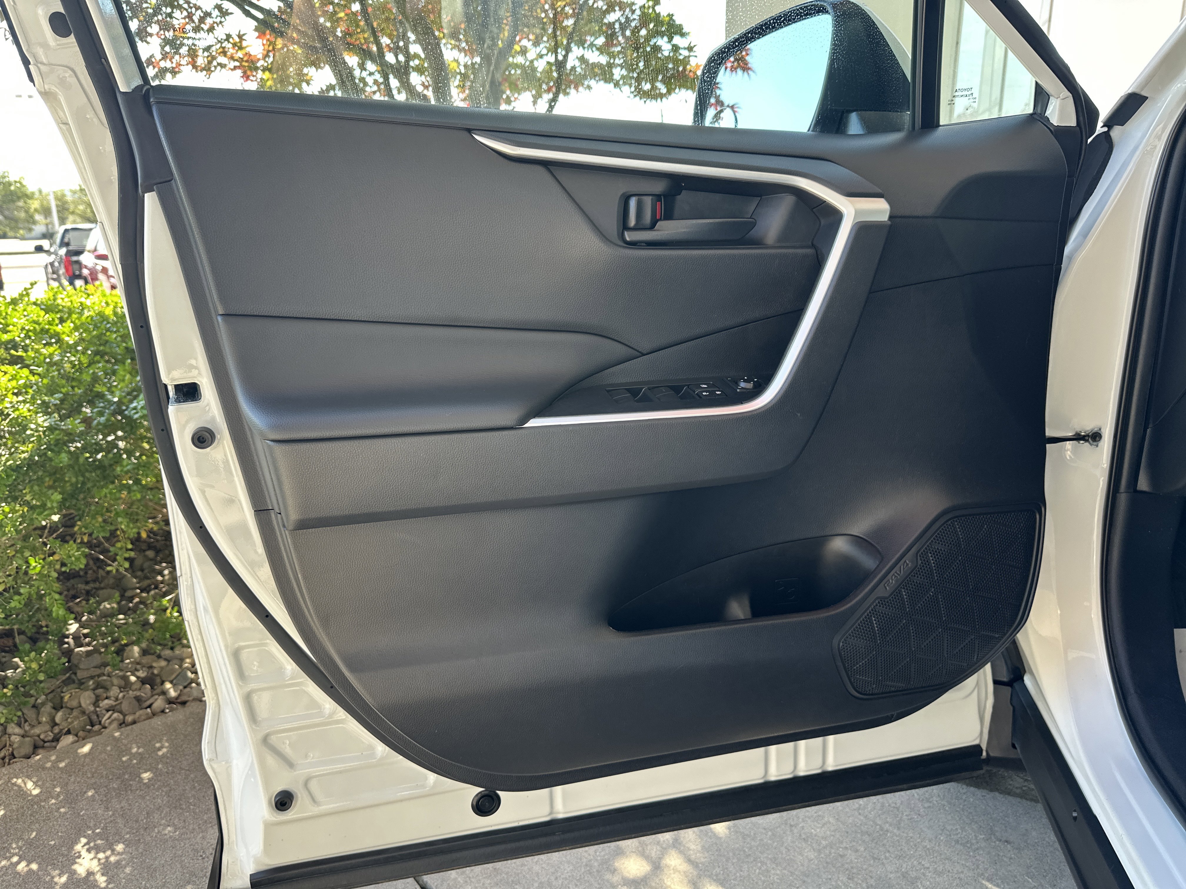 Certified 2022 Toyota RAV4 LE FWD image 10