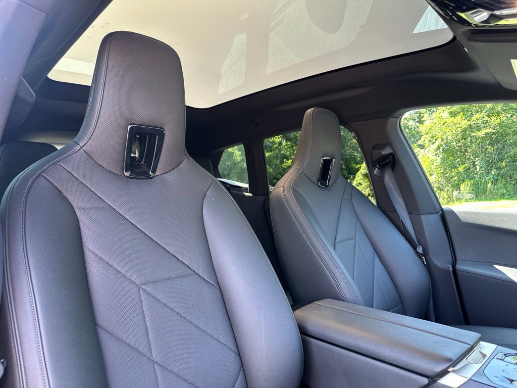 Used 2022 BMW iX xDrive50 w/ Sport Package AWD/4WD image 30