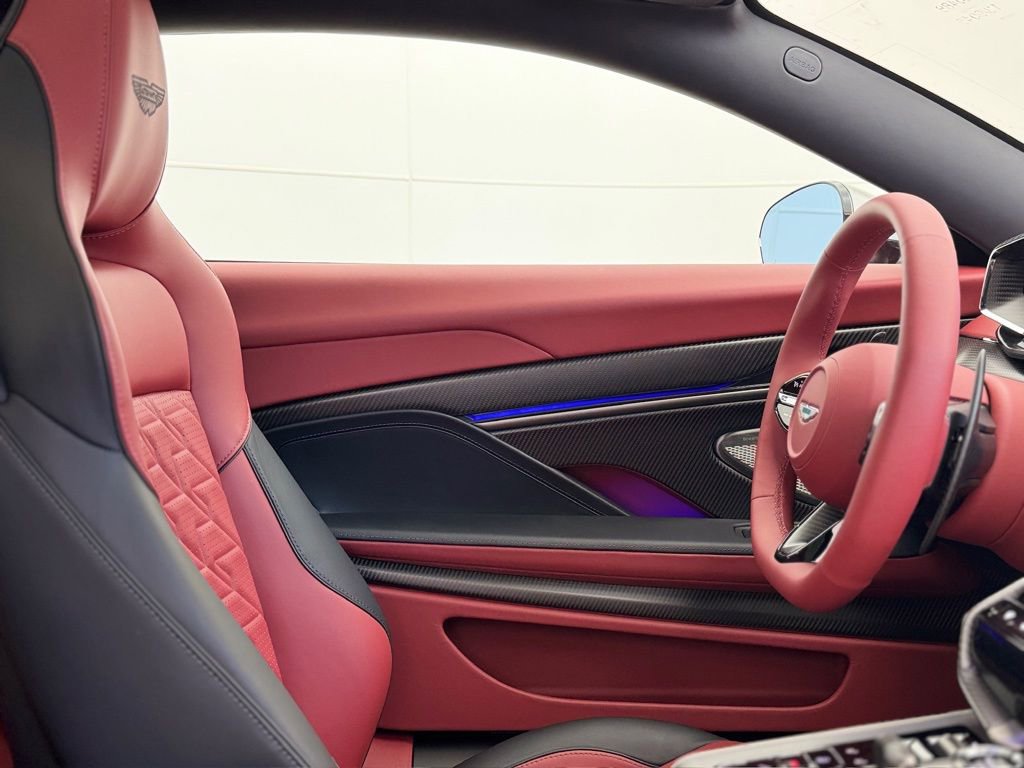 Used 2025 Aston Martin Vanquish image 16
