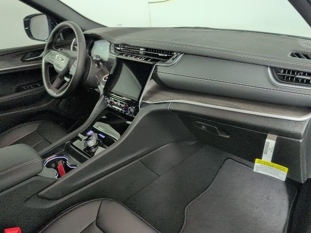 New 2025 Jeep Grand Cherokee L Limited w/ Black Appearance Package image 11