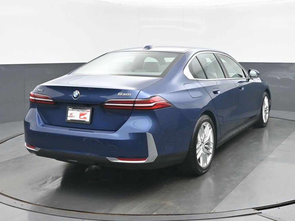 Used 2024 BMW 530i xDrive w/ Premium Package AWD/4WD image 4