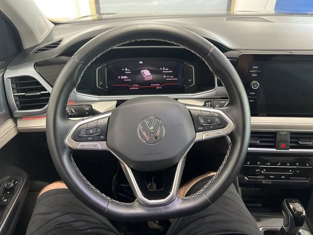 Used 2025 Volkswagen Taos SEL AWD/4WD image 24