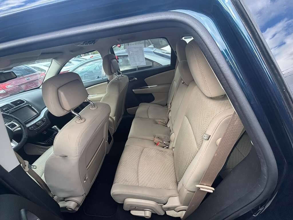 Used 2015 Dodge Journey SXT w/ Flexible Seating Group image 3