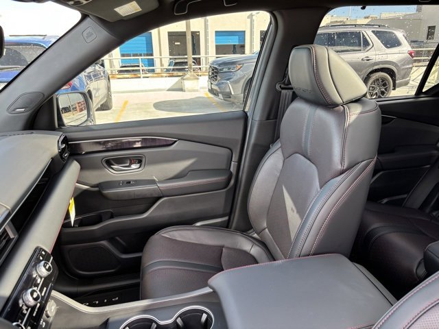 New 2025 Honda Pilot Black Edition image 14