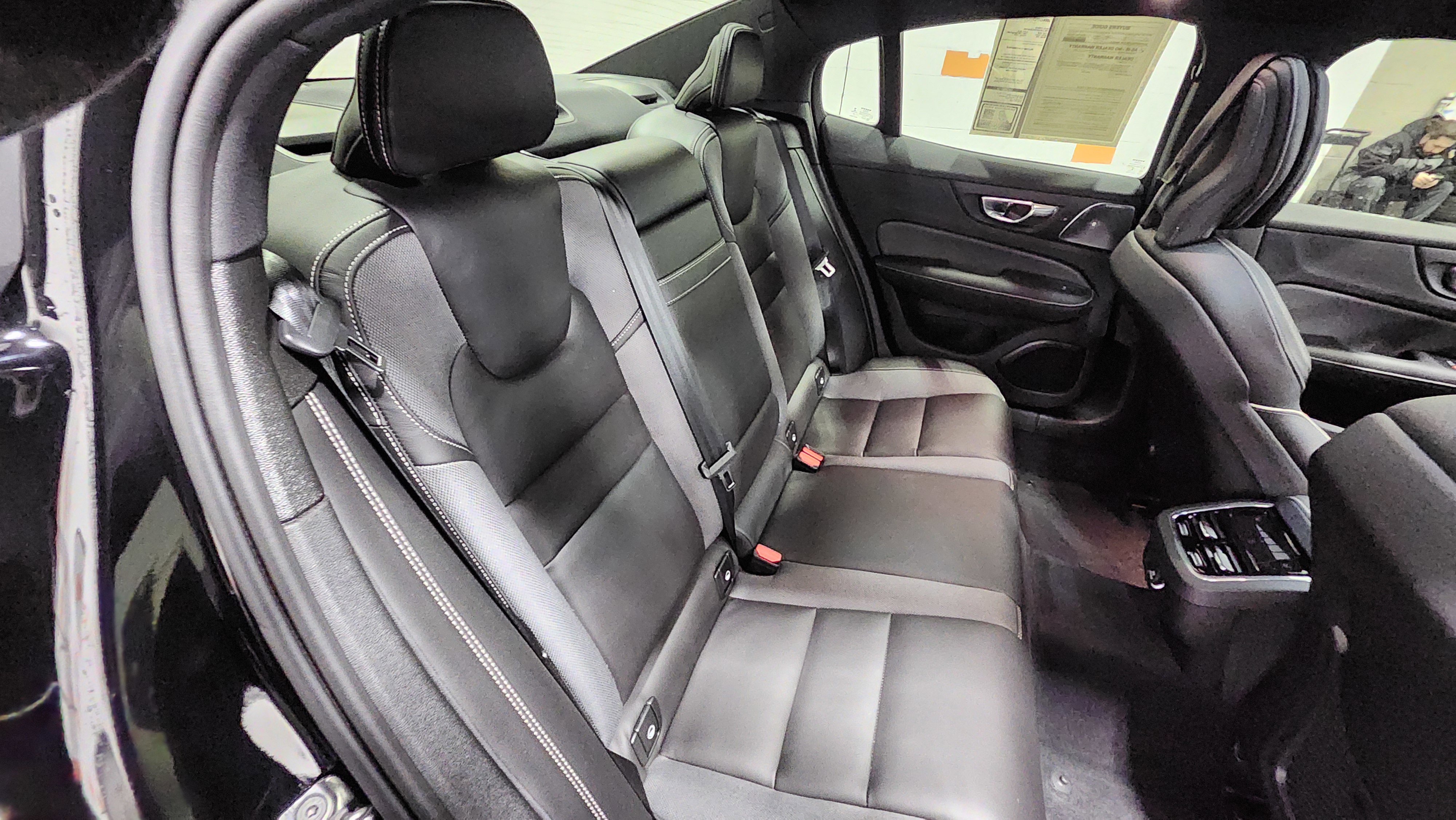 Used 2020 Volvo S60 T6 R-Design image 21