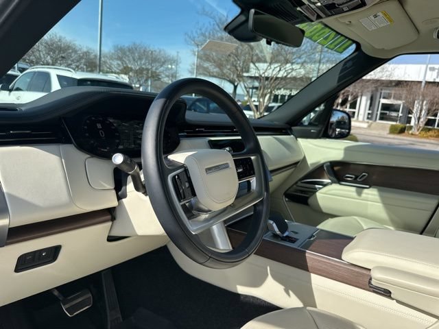 Used 2025 Land Rover Range Rover SE AWD/4WD image 21