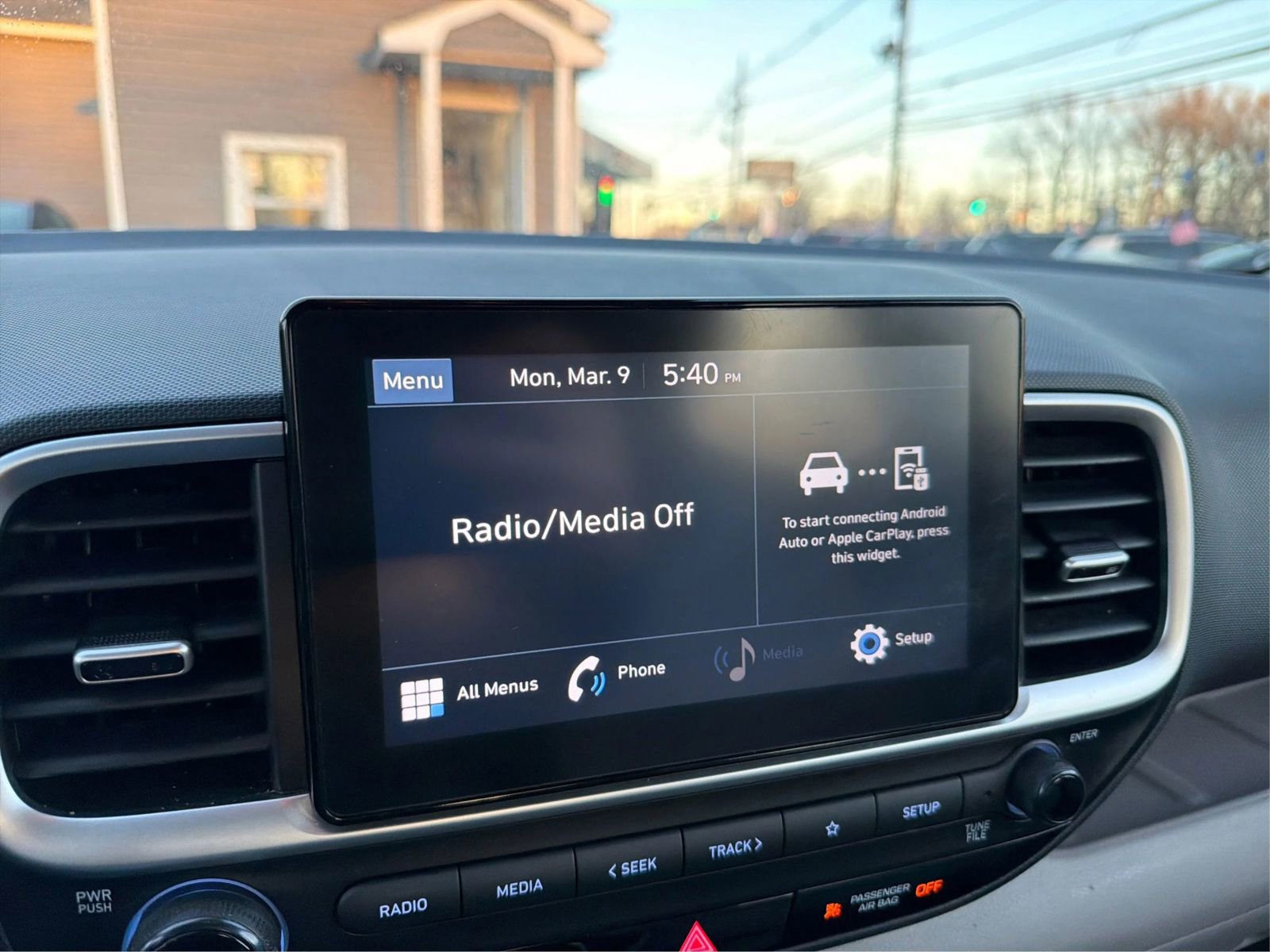 Used 2022 Hyundai Venue SEL image 18