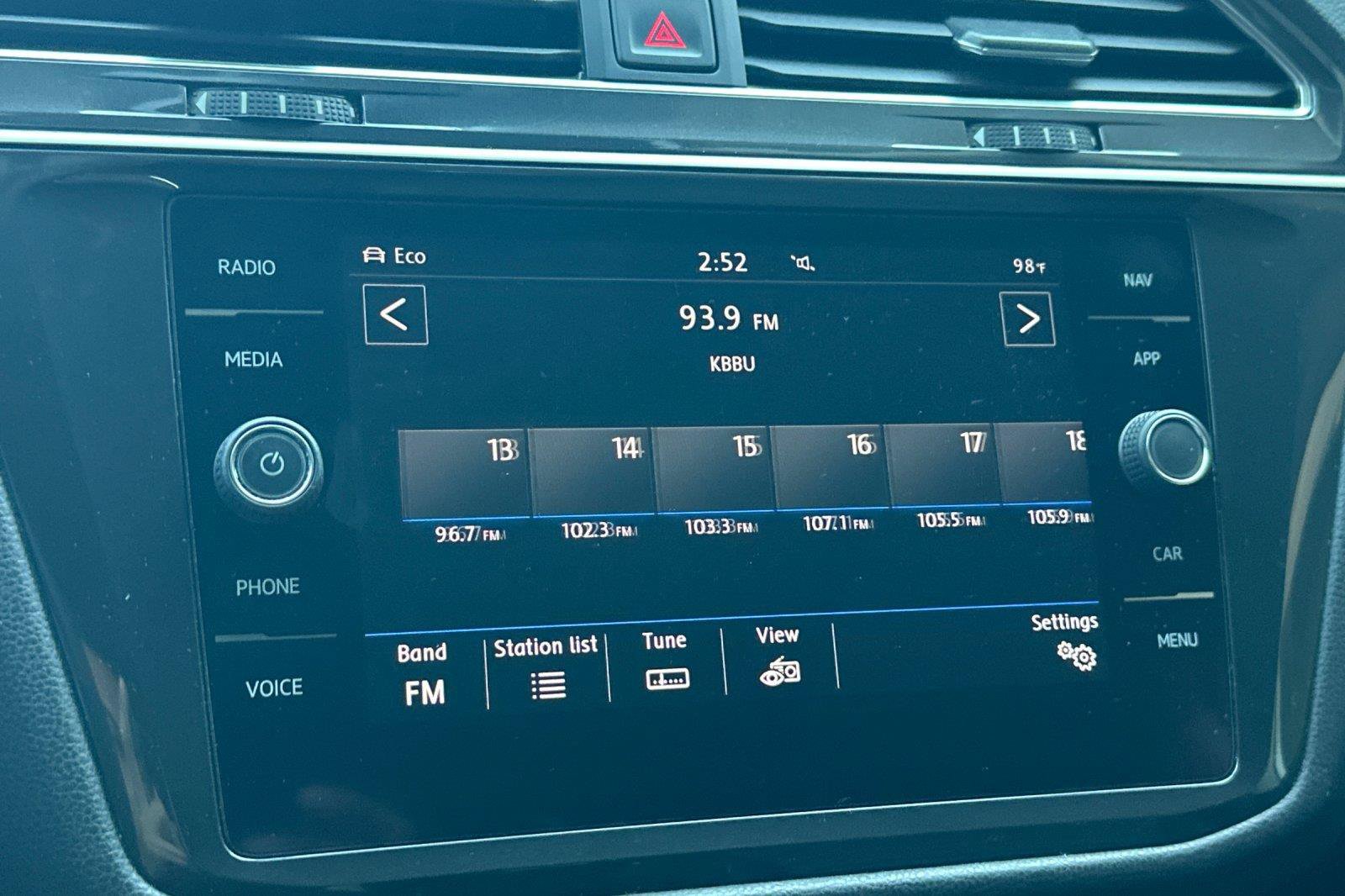 Used 2018 Volkswagen Tiguan SEL Premium AWD/4WD image 17