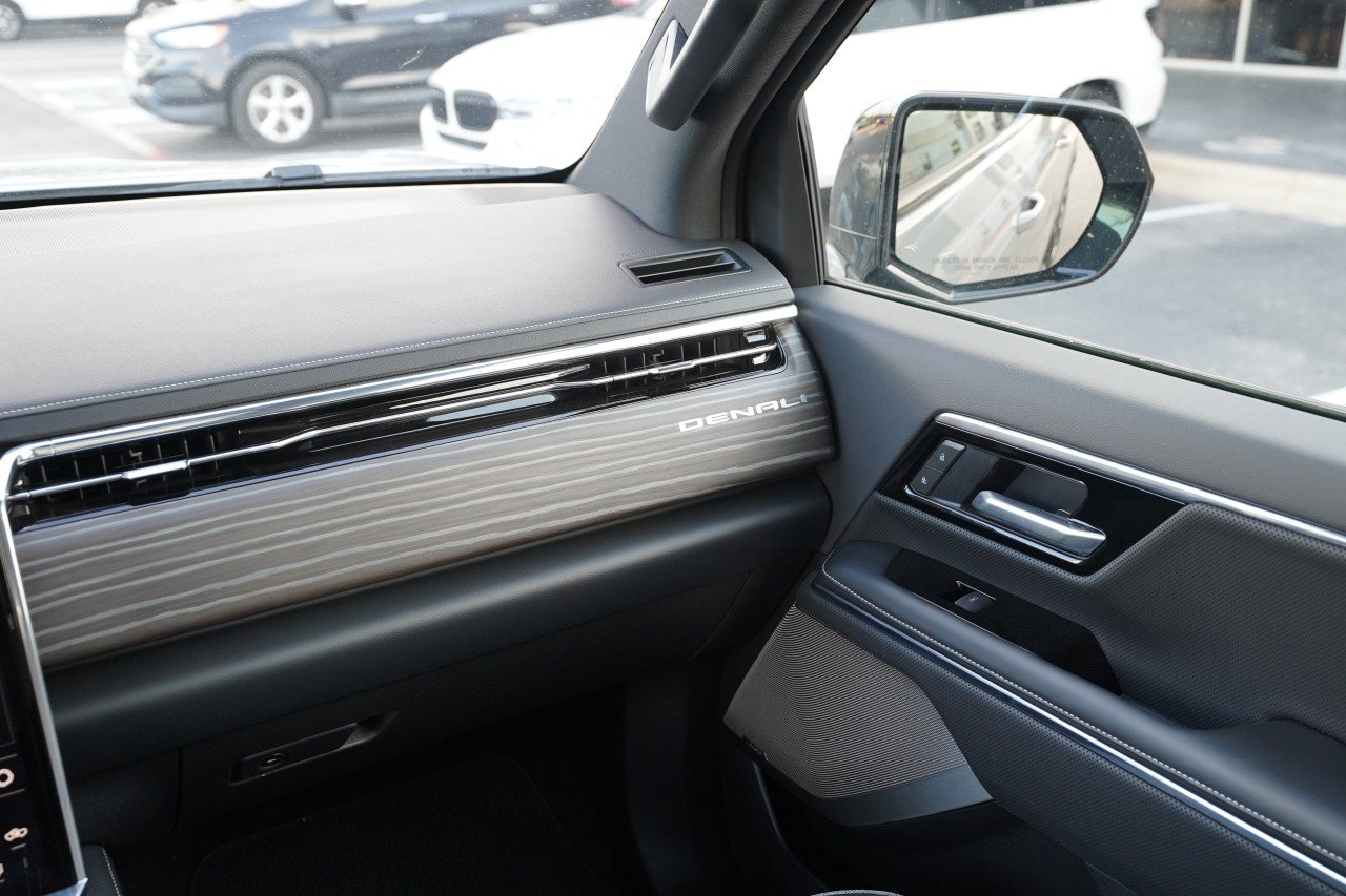 Used 2025 GMC Sierra EV Denali AWD/4WD image 8