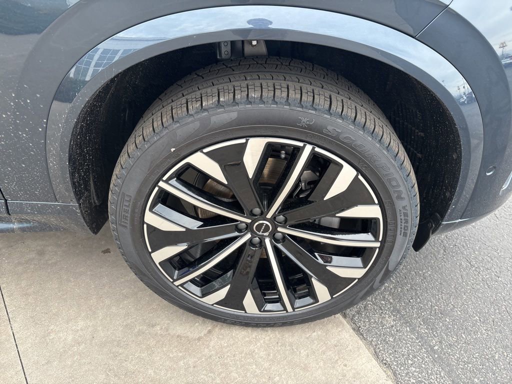 New 2026 Volvo XC90 B6 Plus w/ Protection Package Premier AWD/4WD image 14