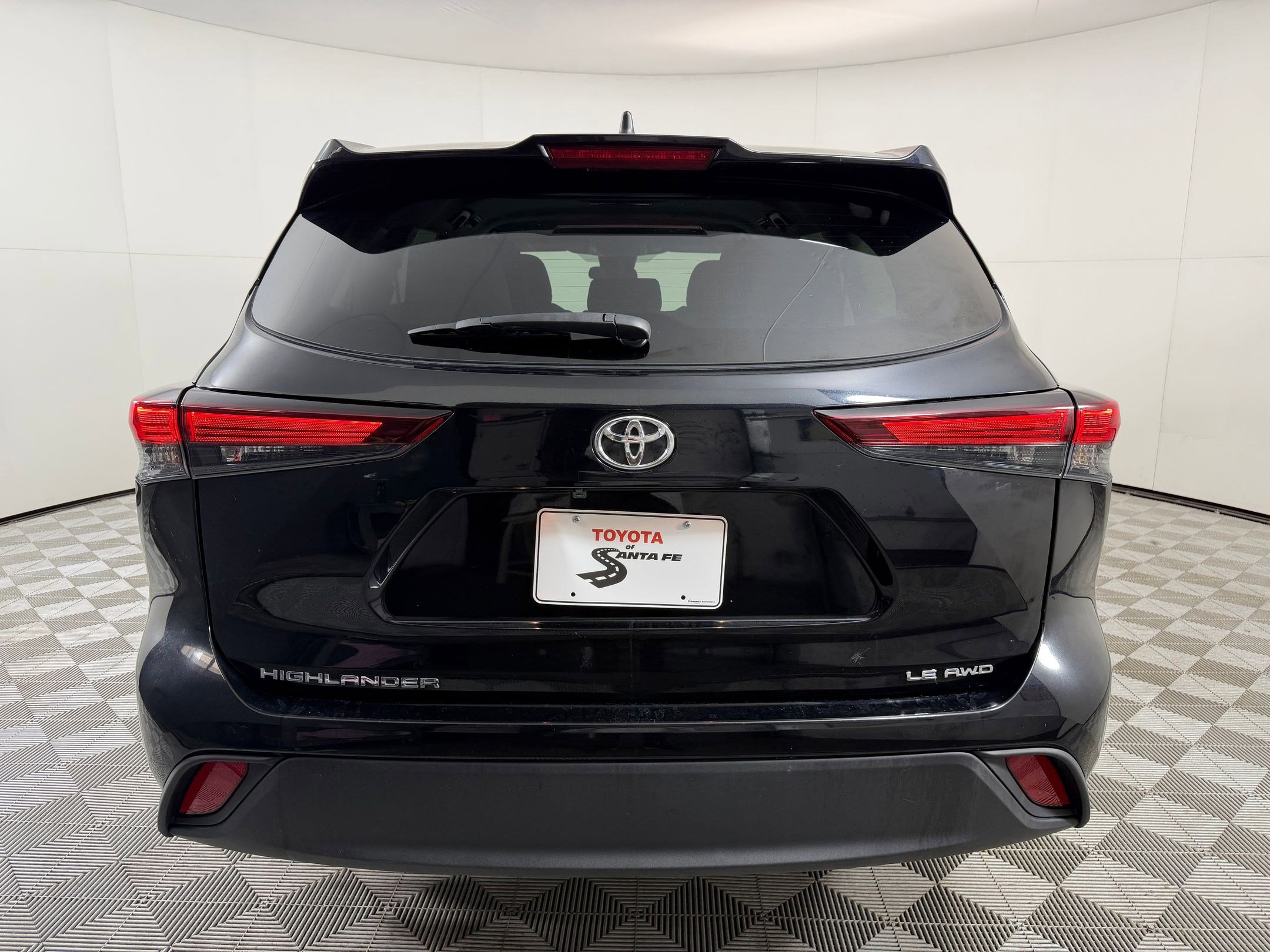Certified 2024 Toyota Highlander LE image 9
