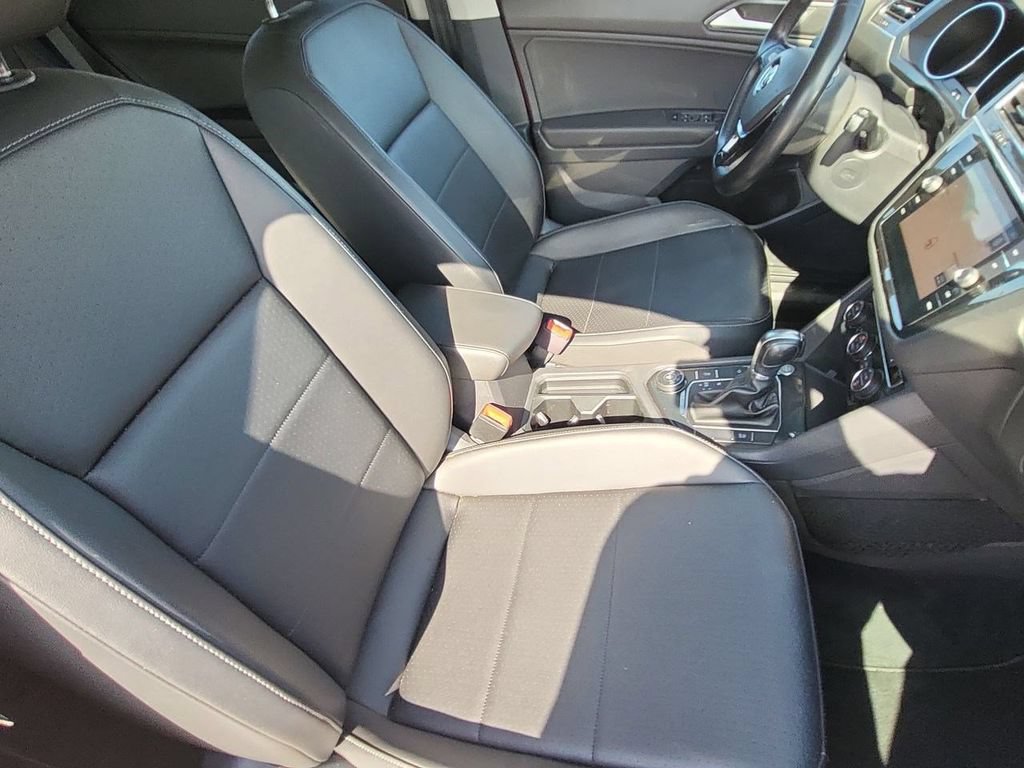 Used 2018 Volkswagen Tiguan SEL AWD/4WD image 35