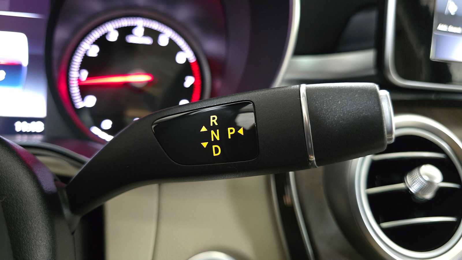 Used 2019 Mercedes-Benz GLC 300 4MATIC image 38