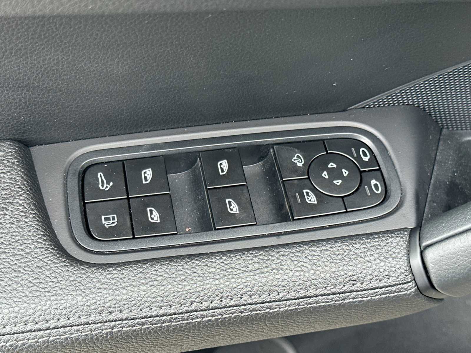 Certified 2025 Porsche Cayenne S AWD/4WD image 13