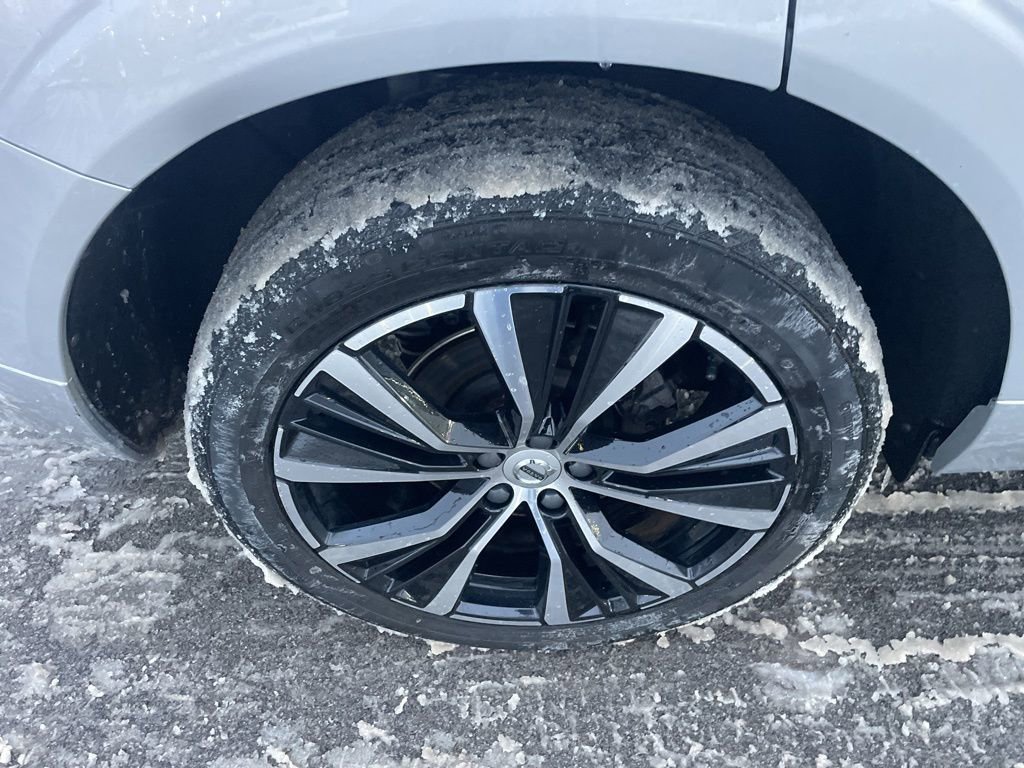 Certified 2023 Volvo XC60 B5 Plus w/ Climate Package image 14