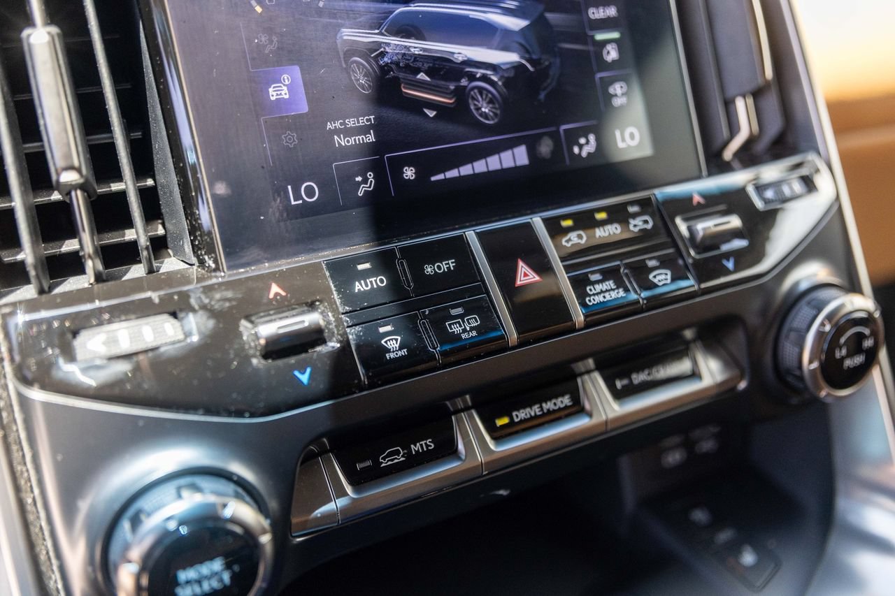 Used 2024 Lexus LX 600 4WD w/ Luxury Package image 29