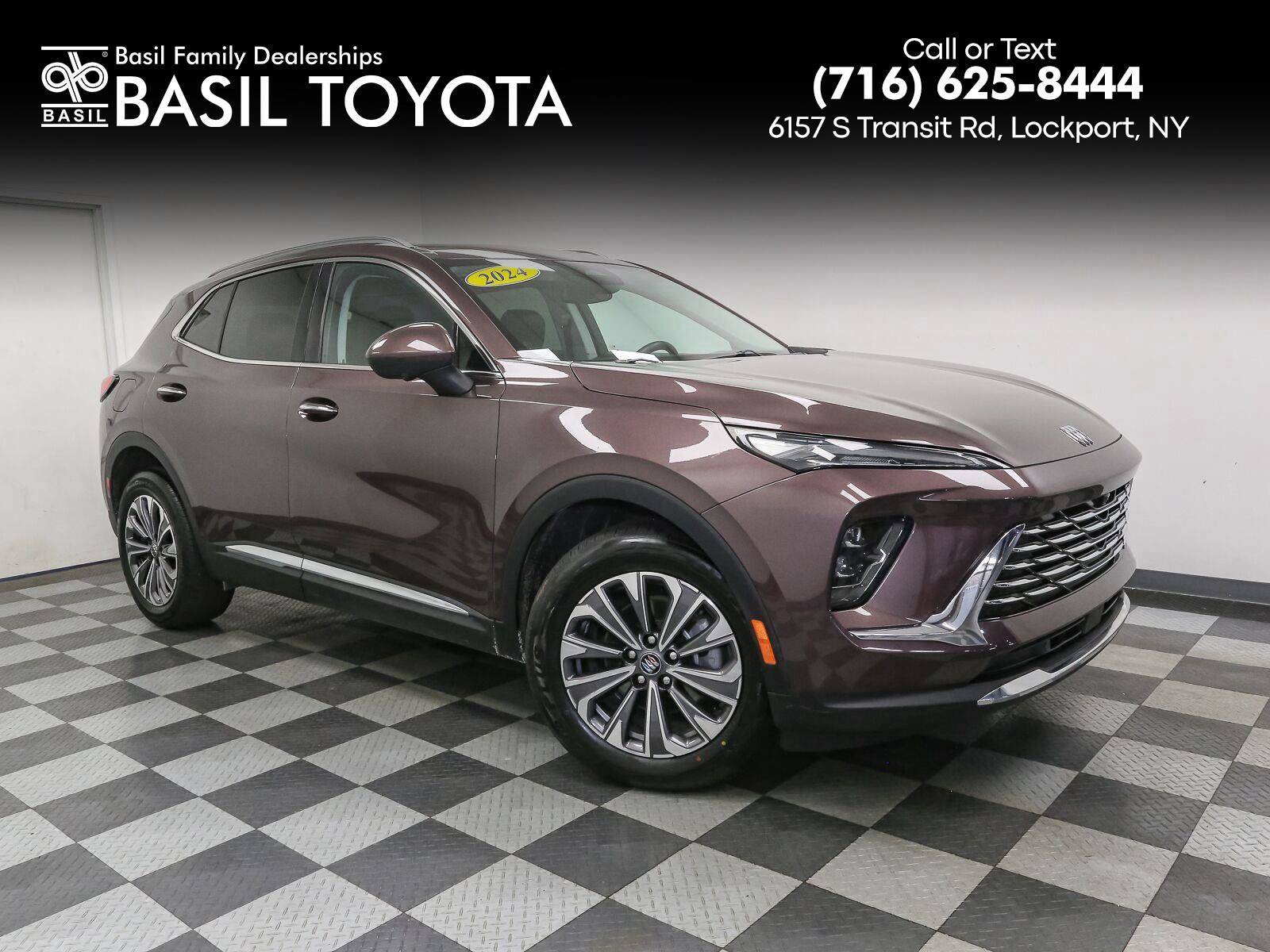 Used 2024 Buick Envision Preferred AWD/4WD image 1