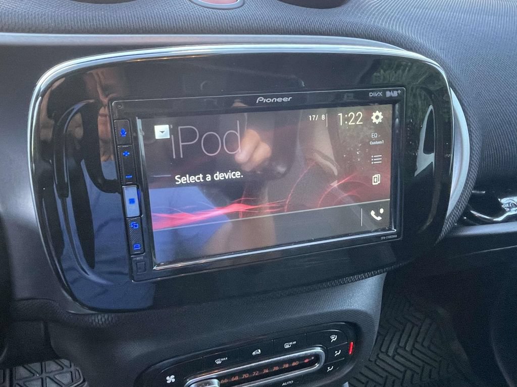 Used 2016 smart fortwo Prime RWD image 28