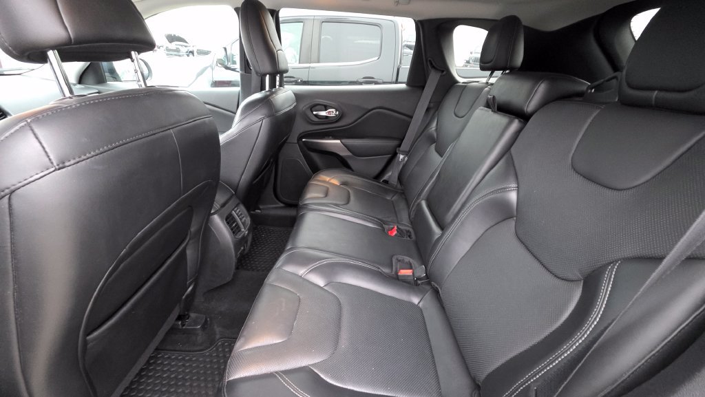 Used 2020 Jeep Cherokee Latitude Lux w/ Comfort/Convenience Group AWD/4WD image 13