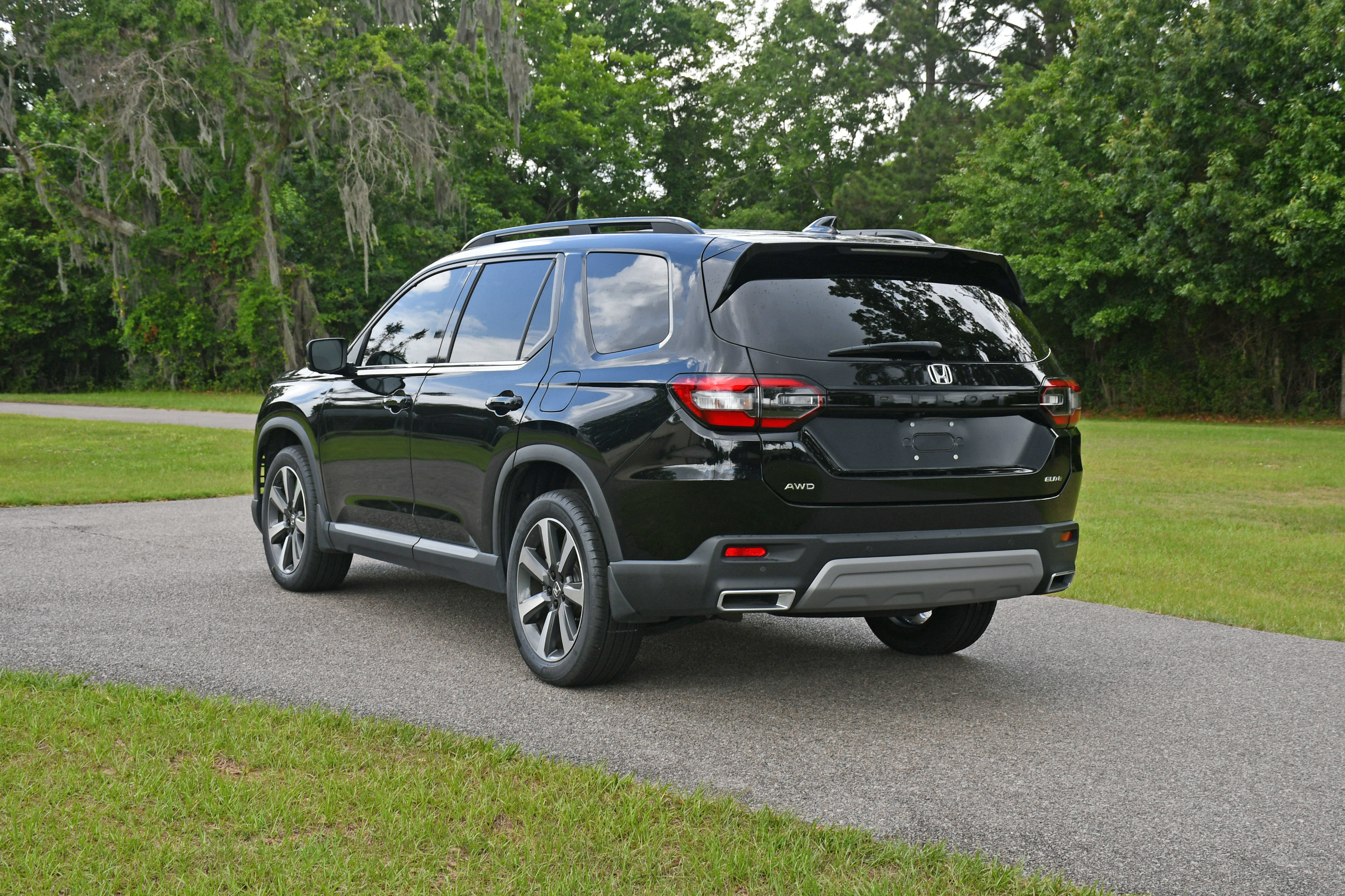 Used 2023 Honda Pilot Elite image 3