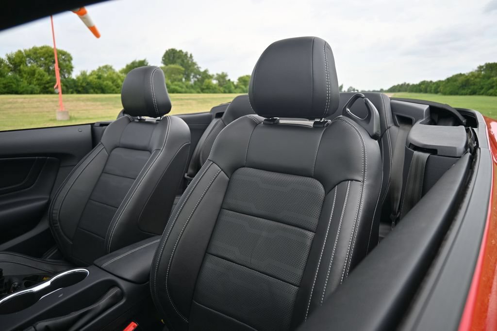 Used 2018 Ford Mustang GT Premium w/ Equipment Group 401A RWD image 21