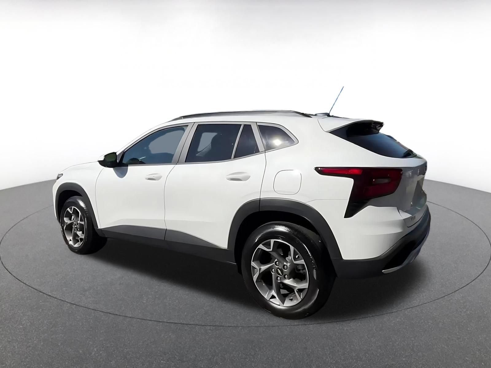 Used 2025 Chevrolet Trax LT w/ LT Convenience Package FWD image 10