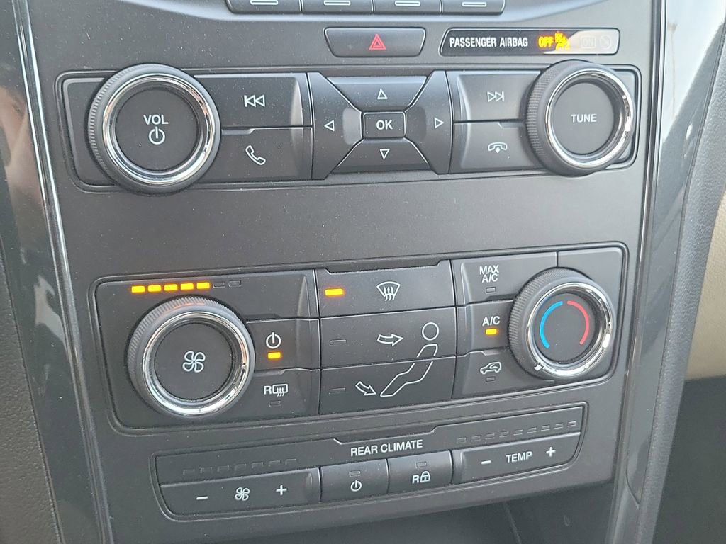 Used 2018 Ford Explorer XLT image 31