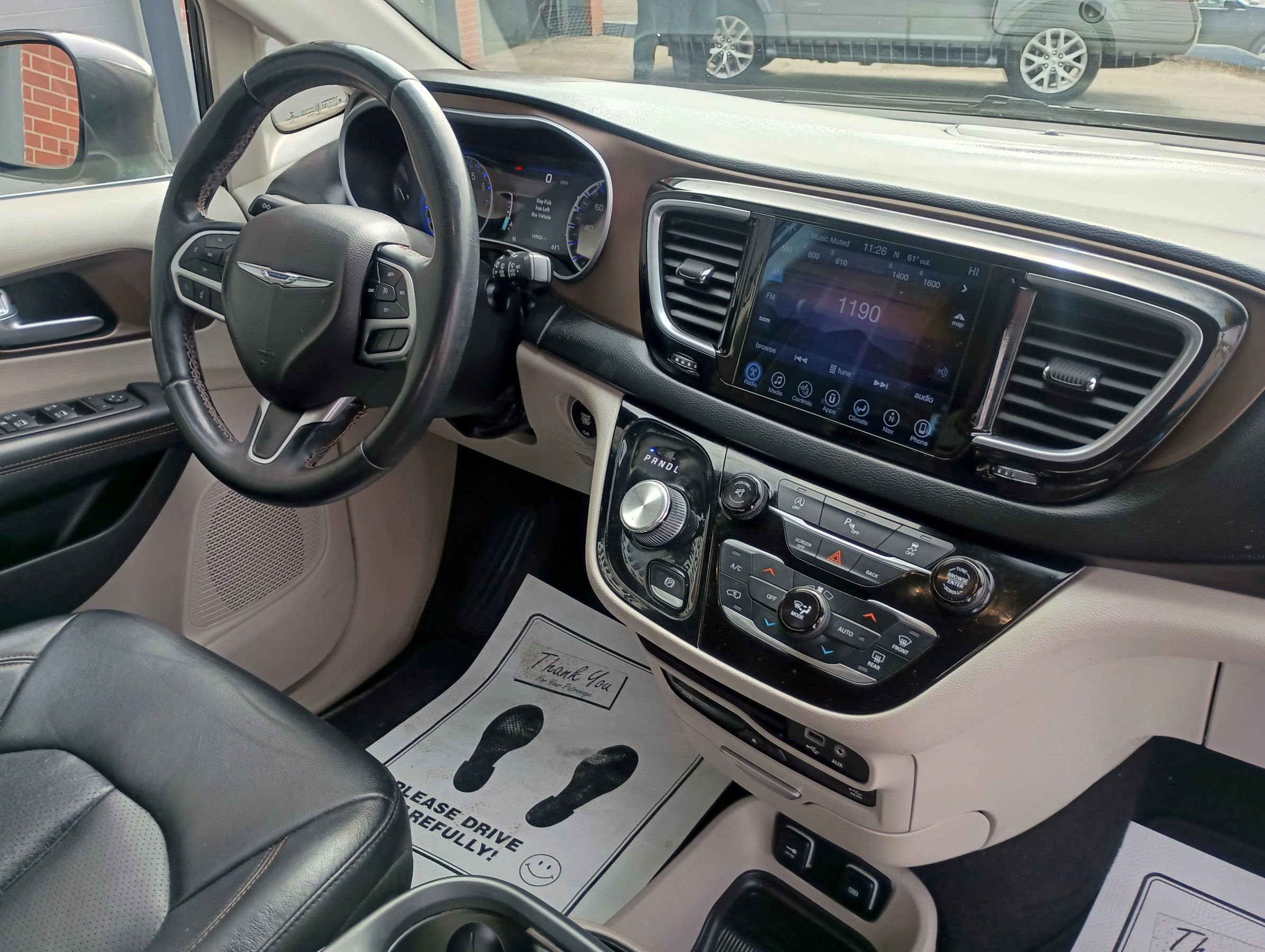 Used 2017 Chrysler Pacifica Touring-L Plus w/ Tire & Wheel Group image 15