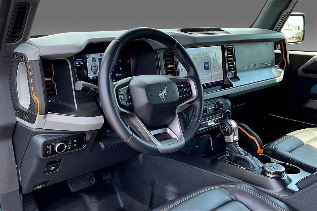 Used 2023 Ford Bronco Badlands image 7