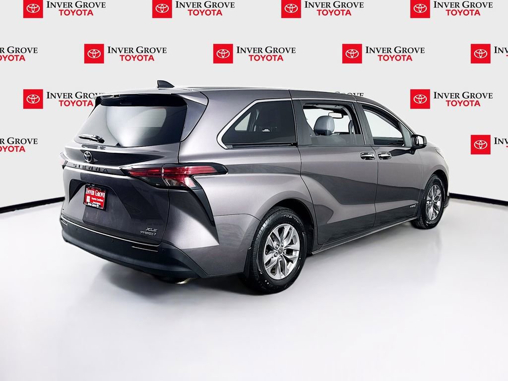 Used 2021 Toyota Sienna XLE image 5