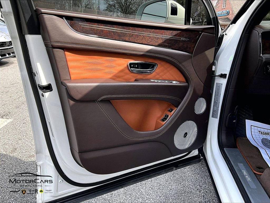 Used 2023 Bentley Bentayga Extended Wheelbase image 20
