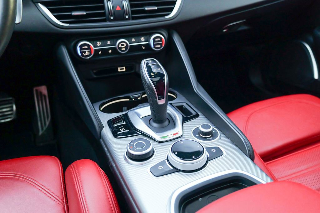 Used 2023 Alfa Romeo Giulia Veloce AWD/4WD image 53