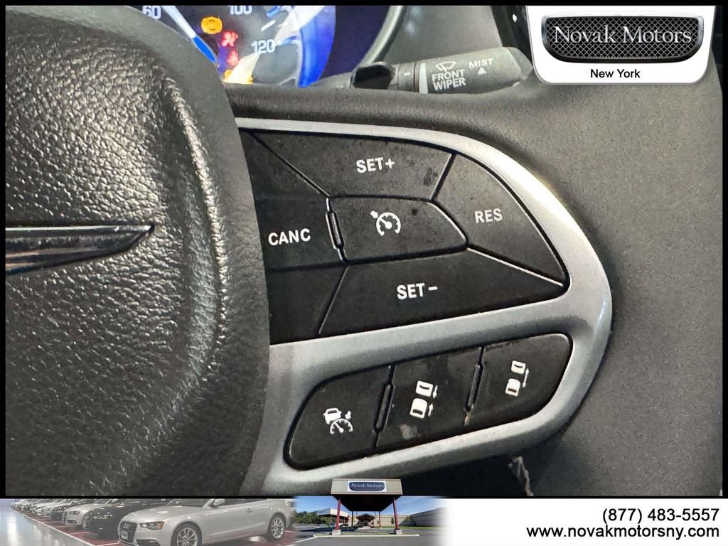 Used 2025 Chrysler Pacifica Select image 20