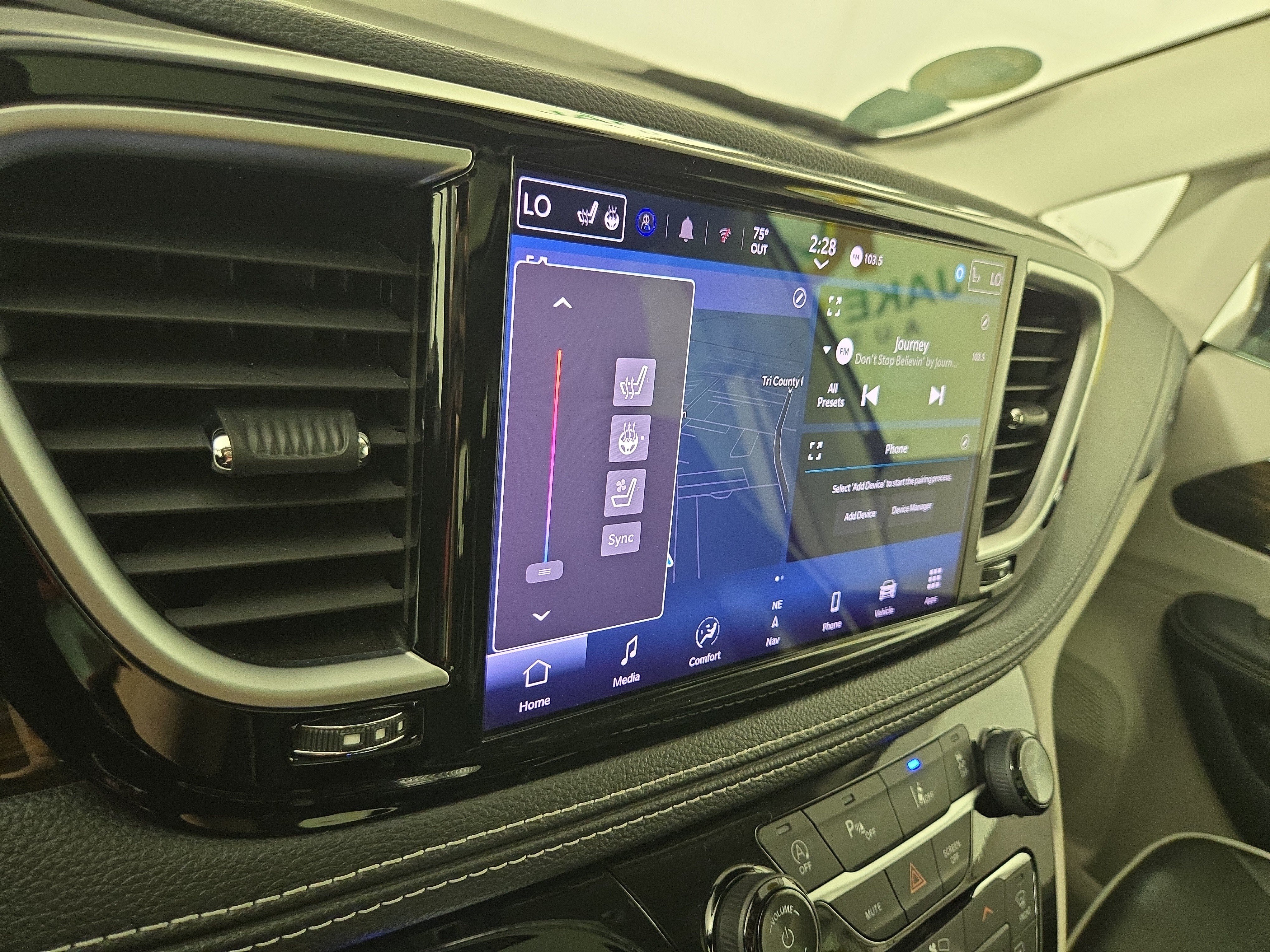 Used 2024 Chrysler Pacifica Limited FWD image 28