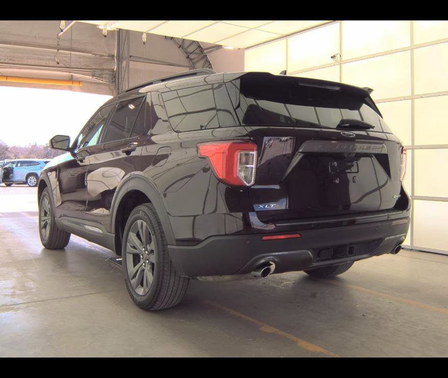 Used 2023 Ford Explorer XLT w/ Equipment Group 202A image 9