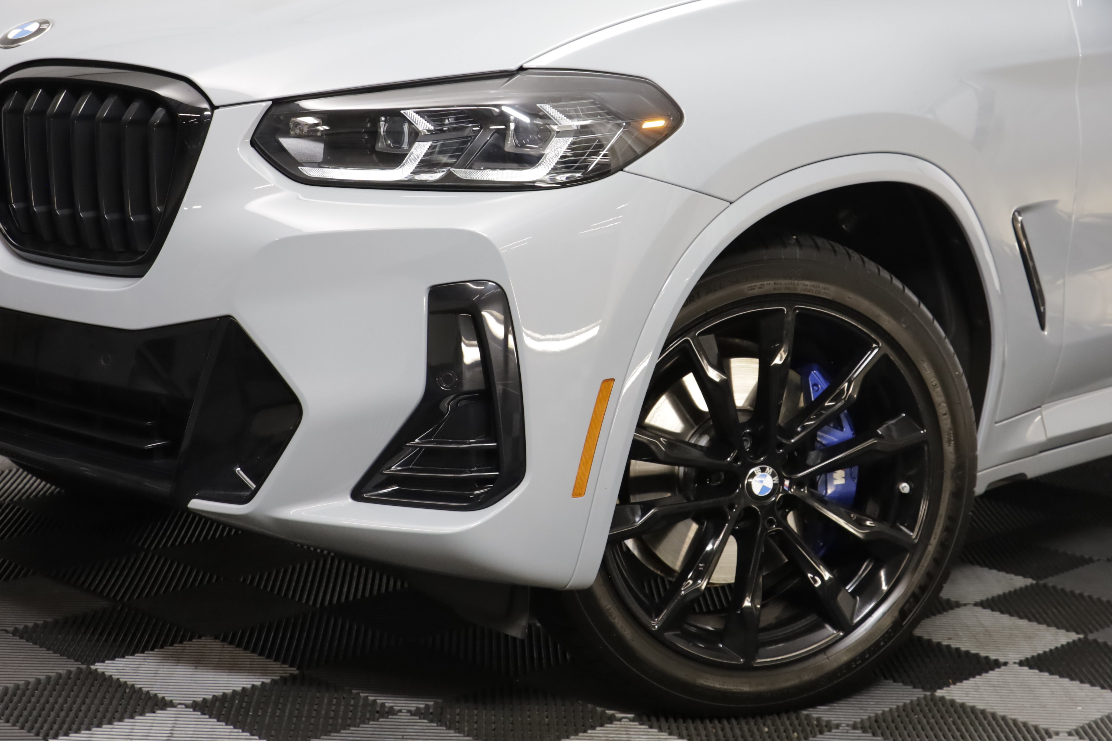 Used 2023 BMW X3 xDrive30i w/ M Sport Package AWD/4WD image 3