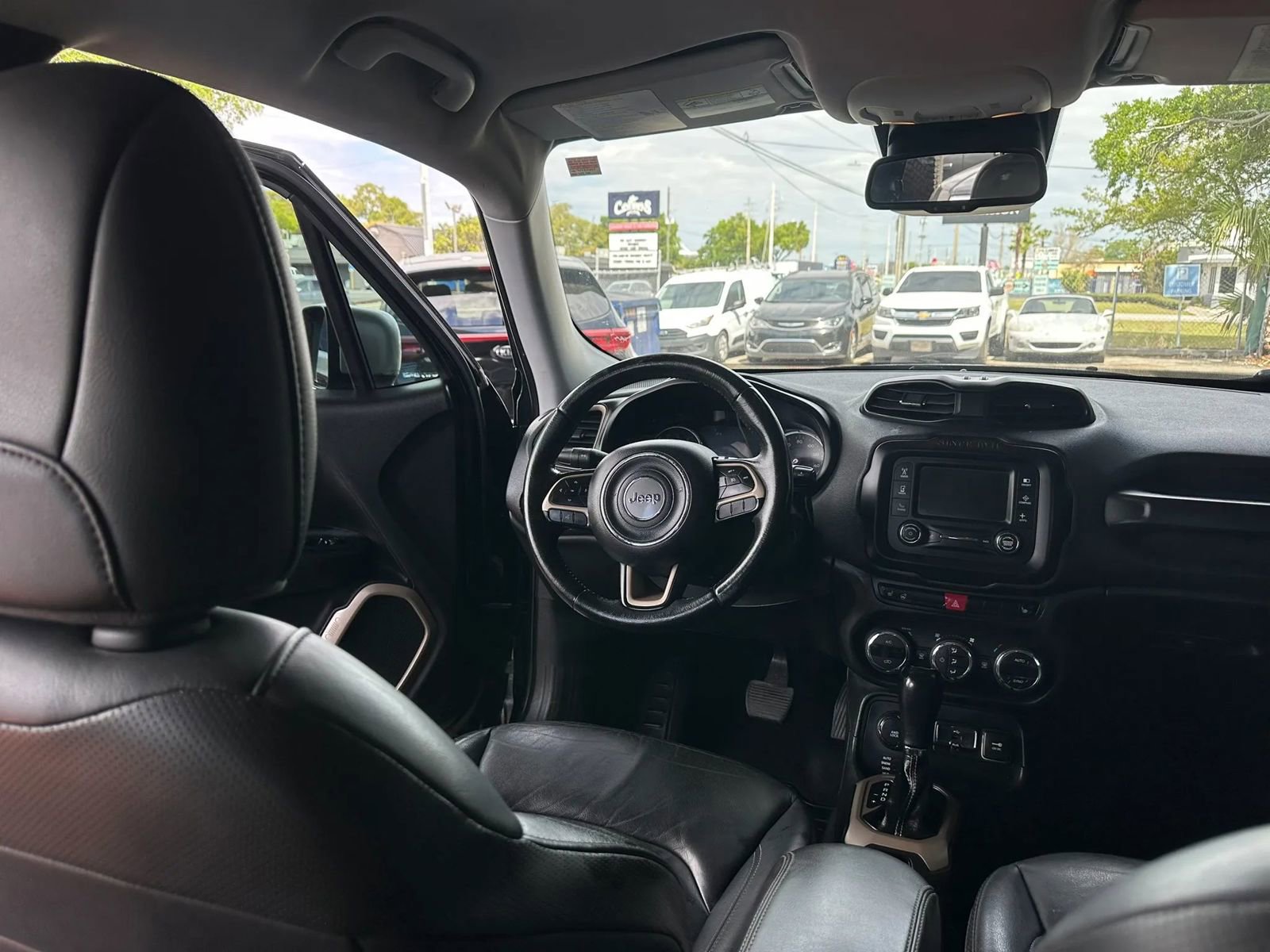Used 2016 Jeep Renegade Limited image 10
