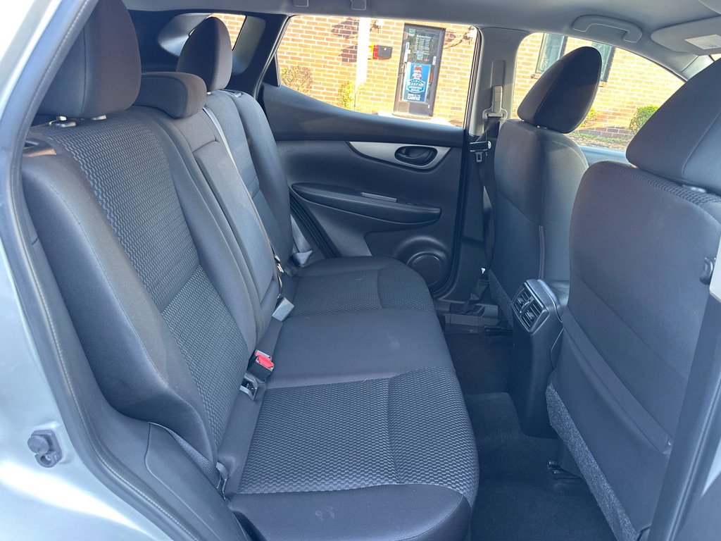 Used 2019 Nissan Rogue Sport S image 16