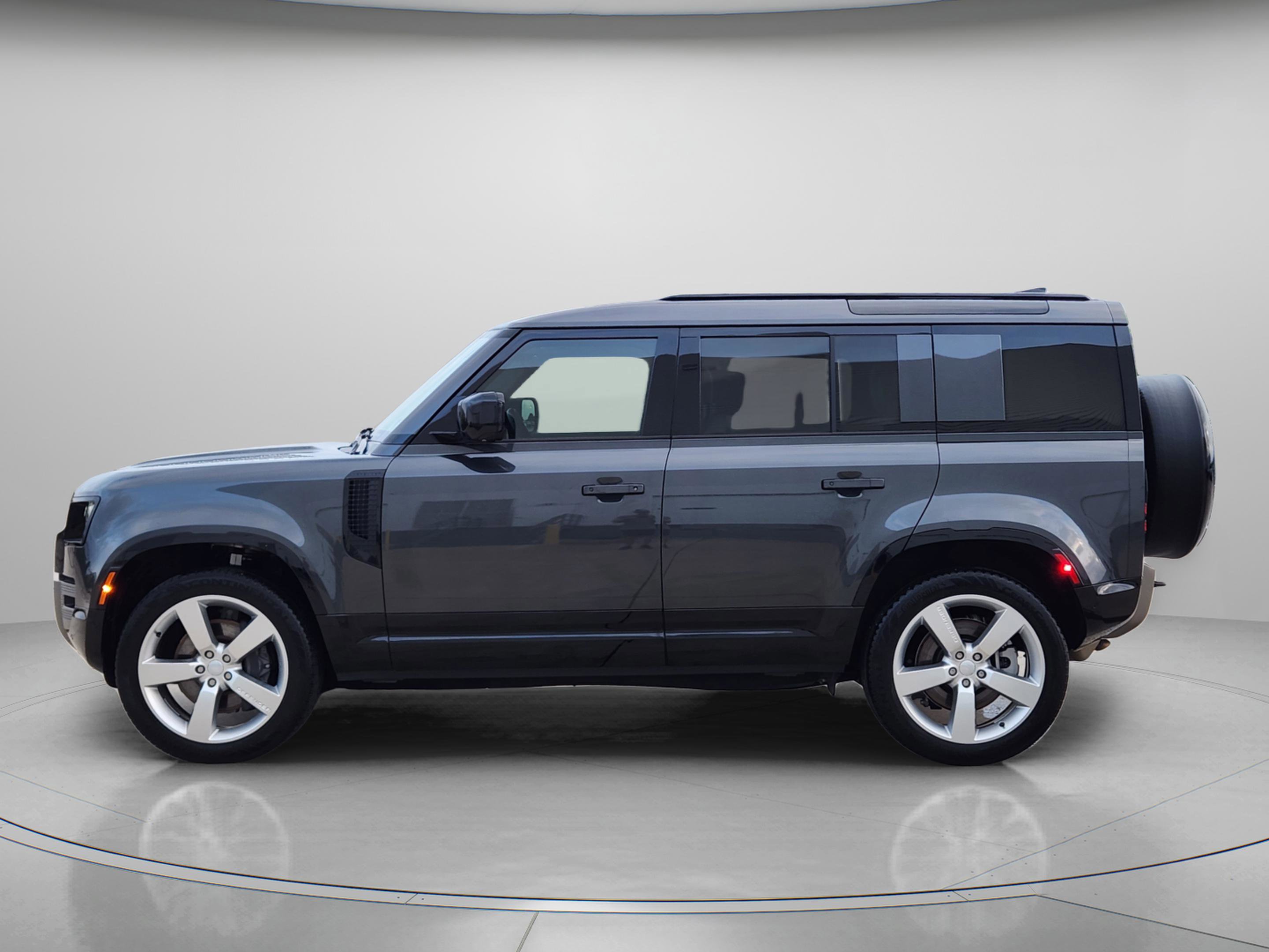 Certified 2025 Land Rover Defender 110 X-Dynamic SE AWD/4WD image 2