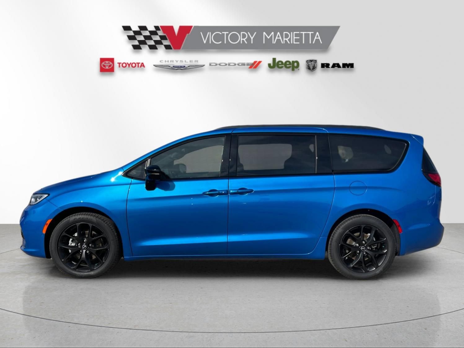 New 2026 Chrysler Pacifica Select w/ S Appearance Package image 2