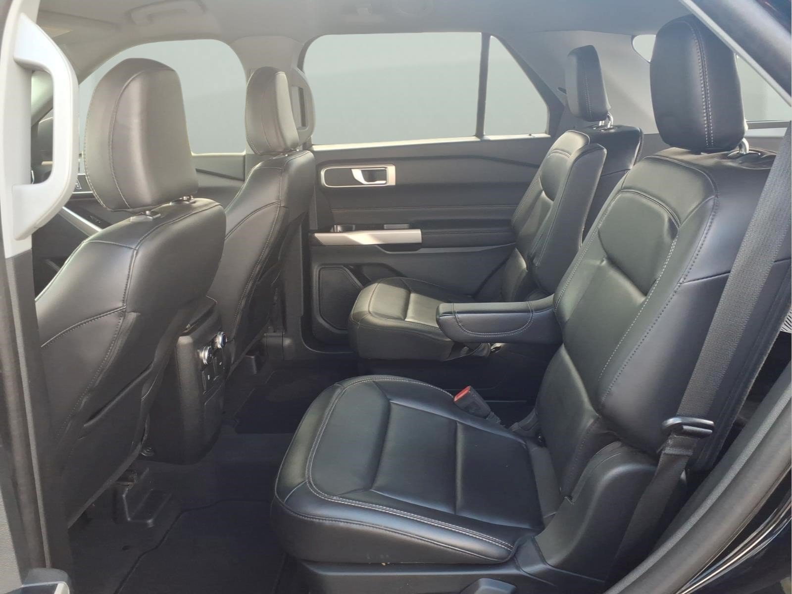 Used 2023 Ford Explorer XLT w/ Equipment Group 202A AWD/4WD image 26