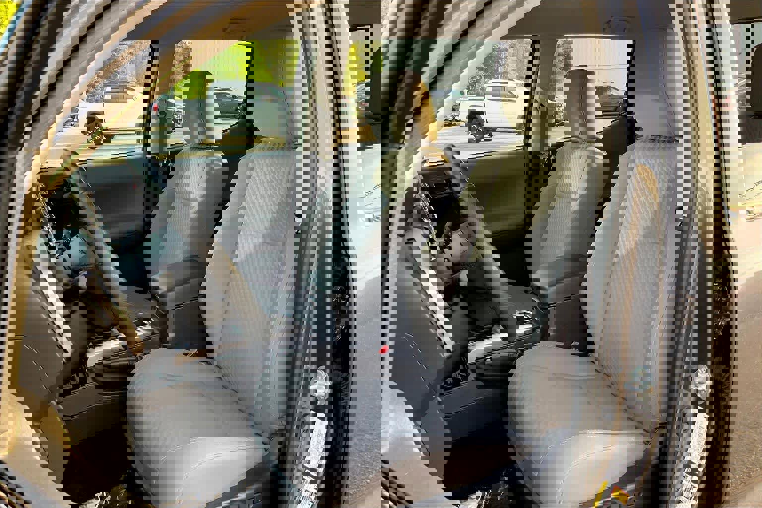 Used 2023 Toyota Tacoma SR5 w/ Technology Package image 8